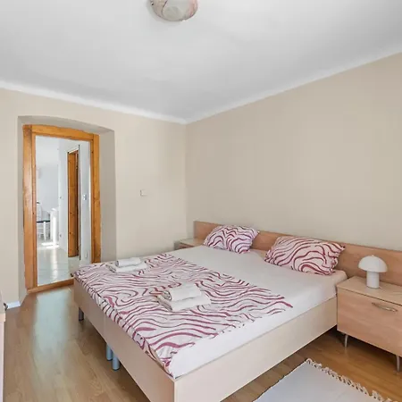 Zara Apartman *